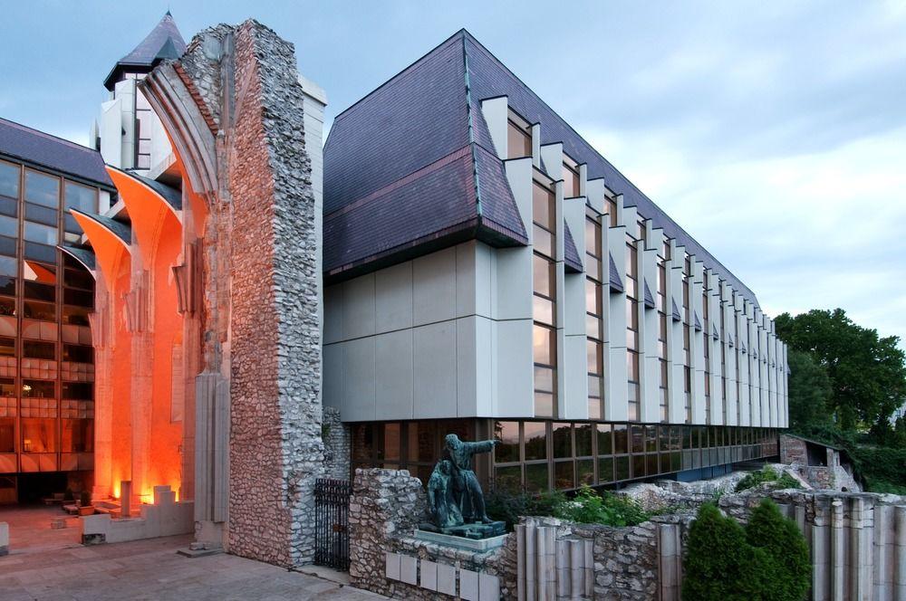 Hilton Budapesta Exterior foto The library