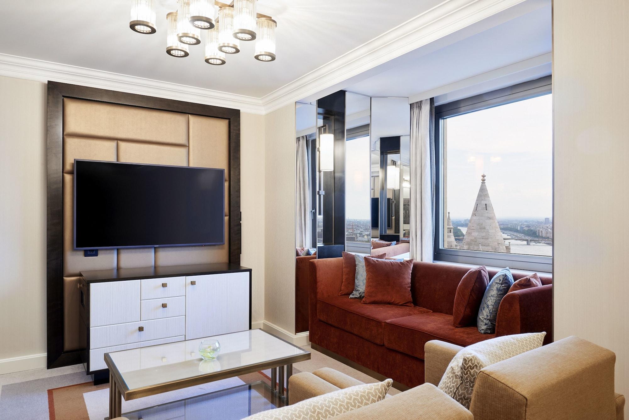 Hilton Budapesta Exterior foto A living room at the Mandarin Oriental Paris