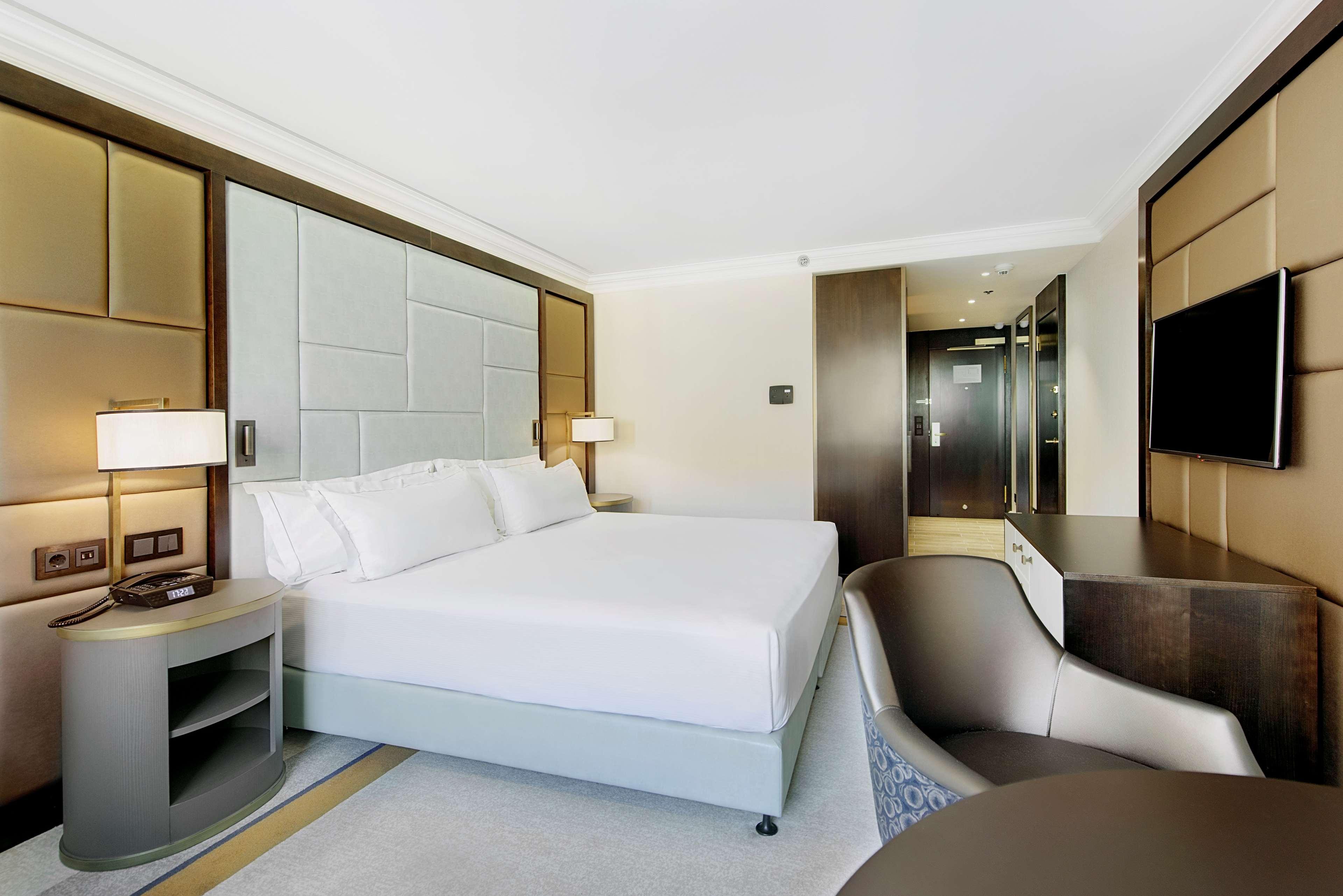 Hilton Budapesta Exterior foto A bedroom at the hotel