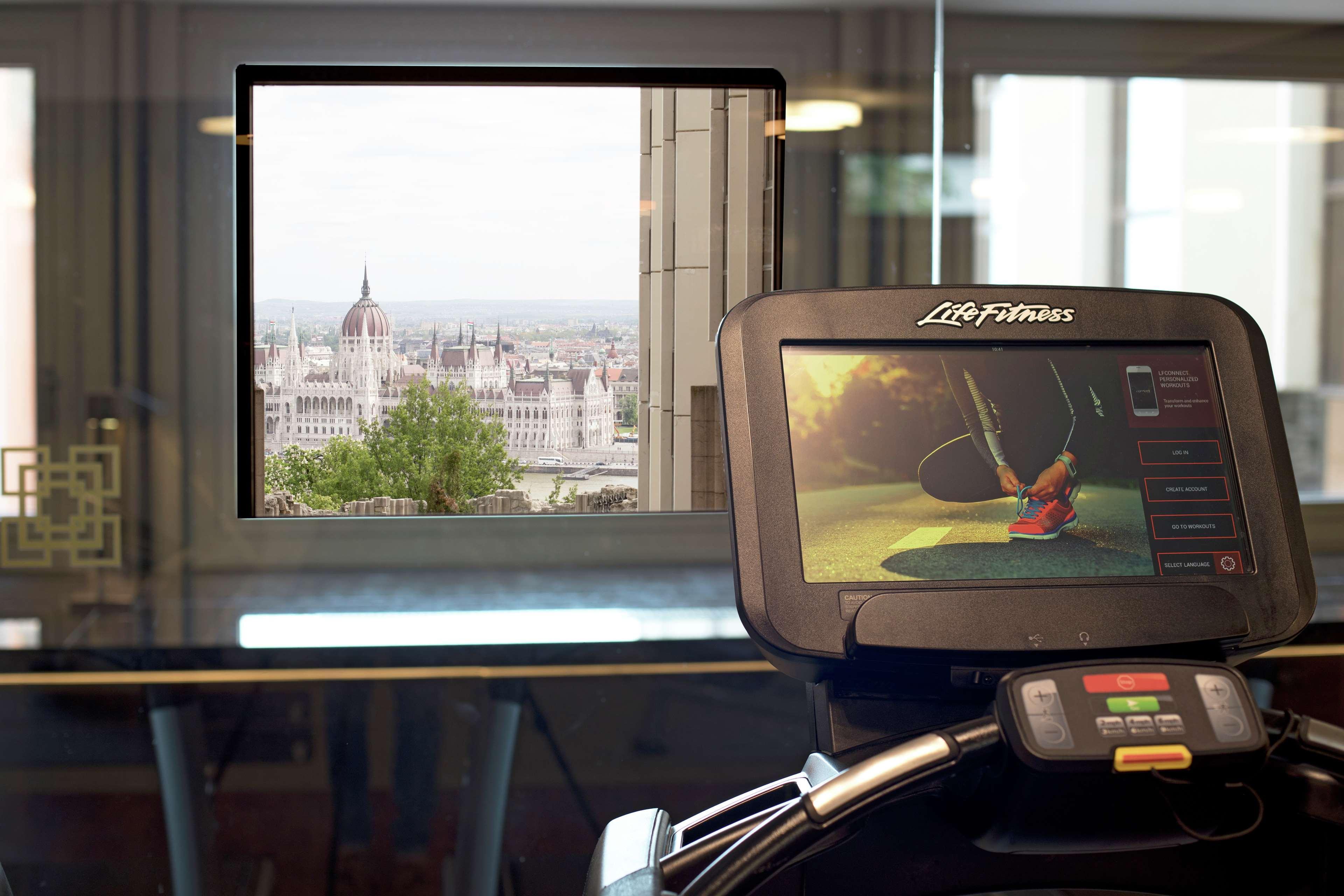 Hilton Budapesta Exterior foto Life Fitness 95C