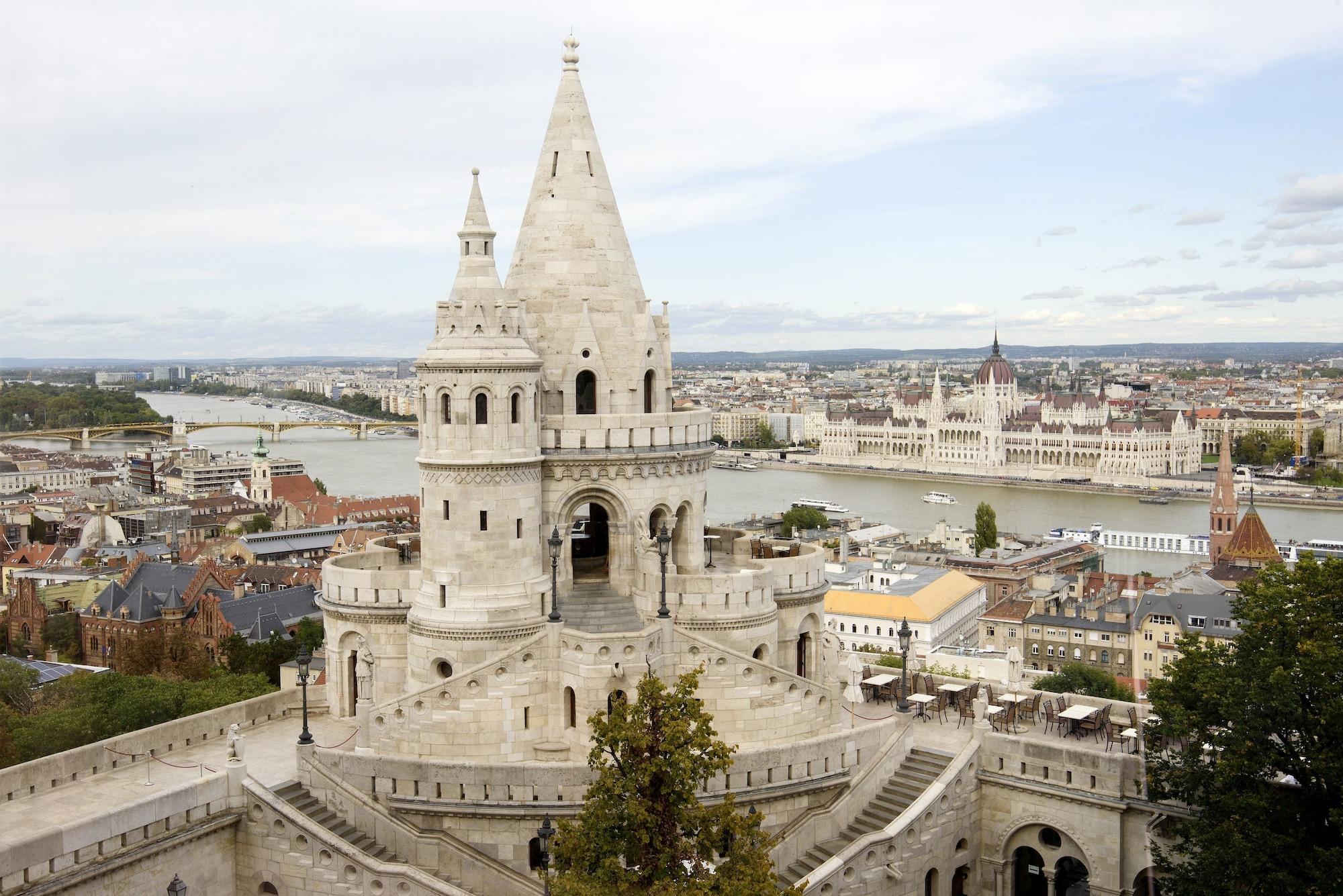 Hilton Budapesta Exterior foto Fisherman's Bastion