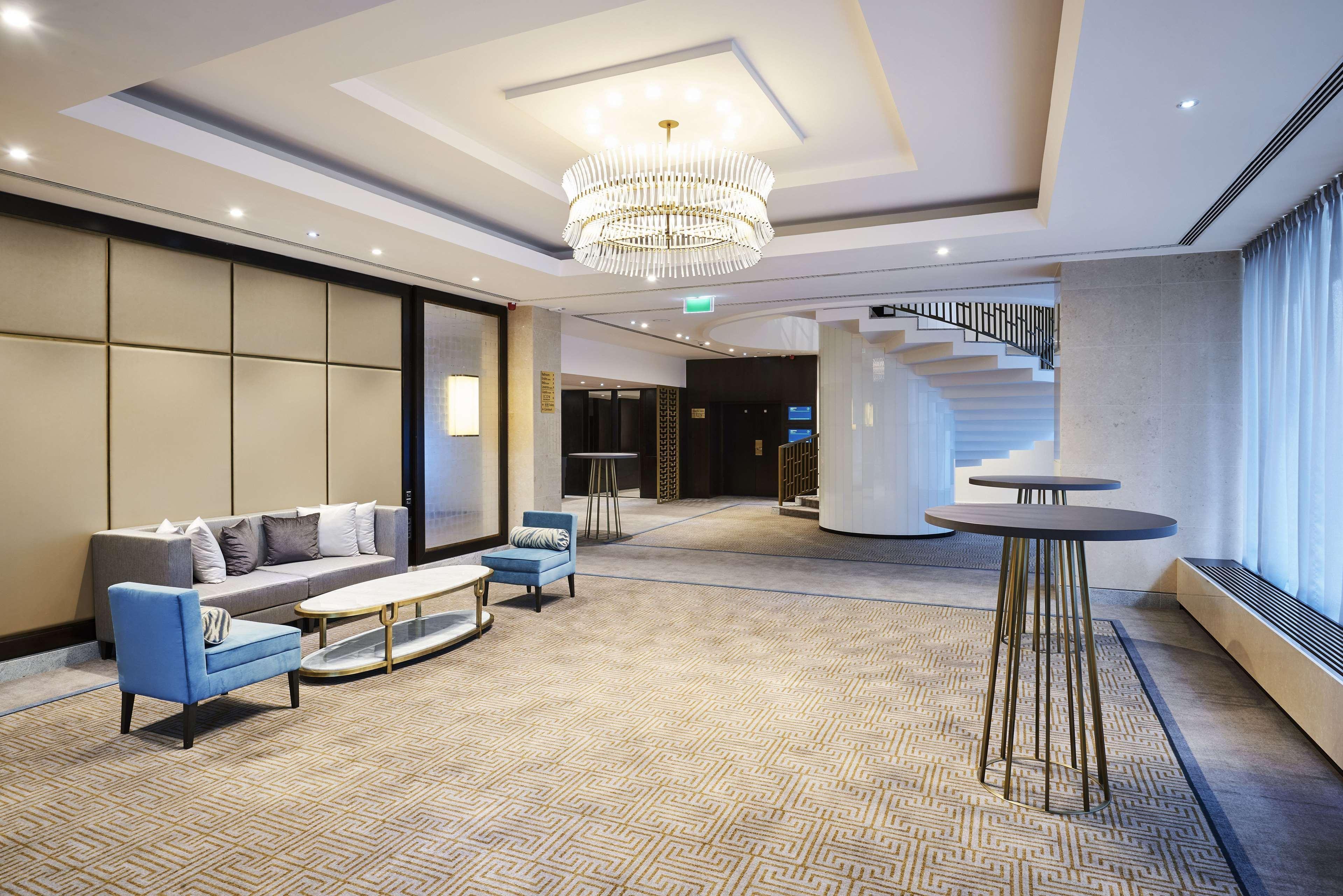 Hilton Budapesta Exterior foto The lobby of the hotel