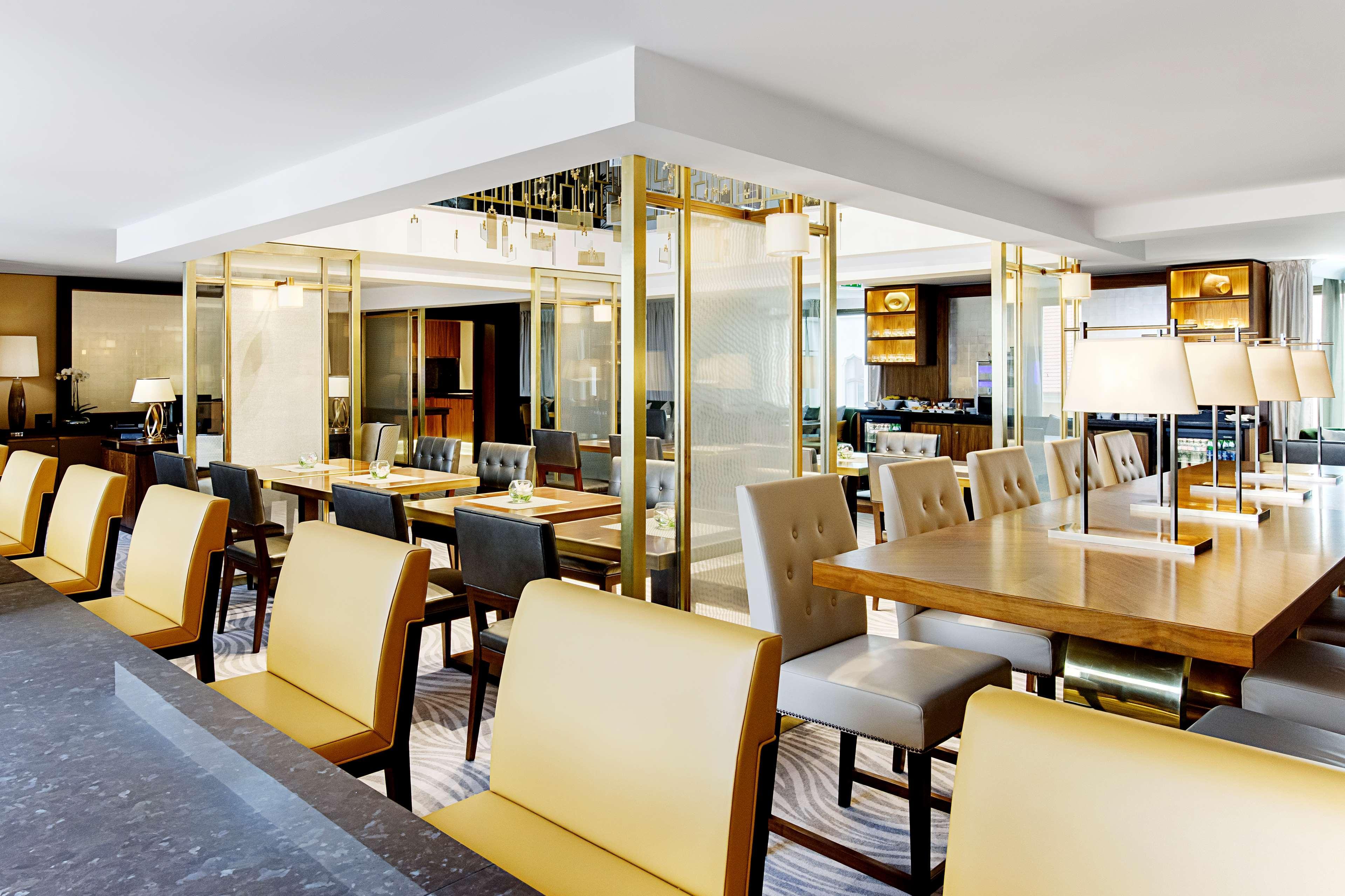 Hilton Budapesta Exterior foto The lounge at the airport