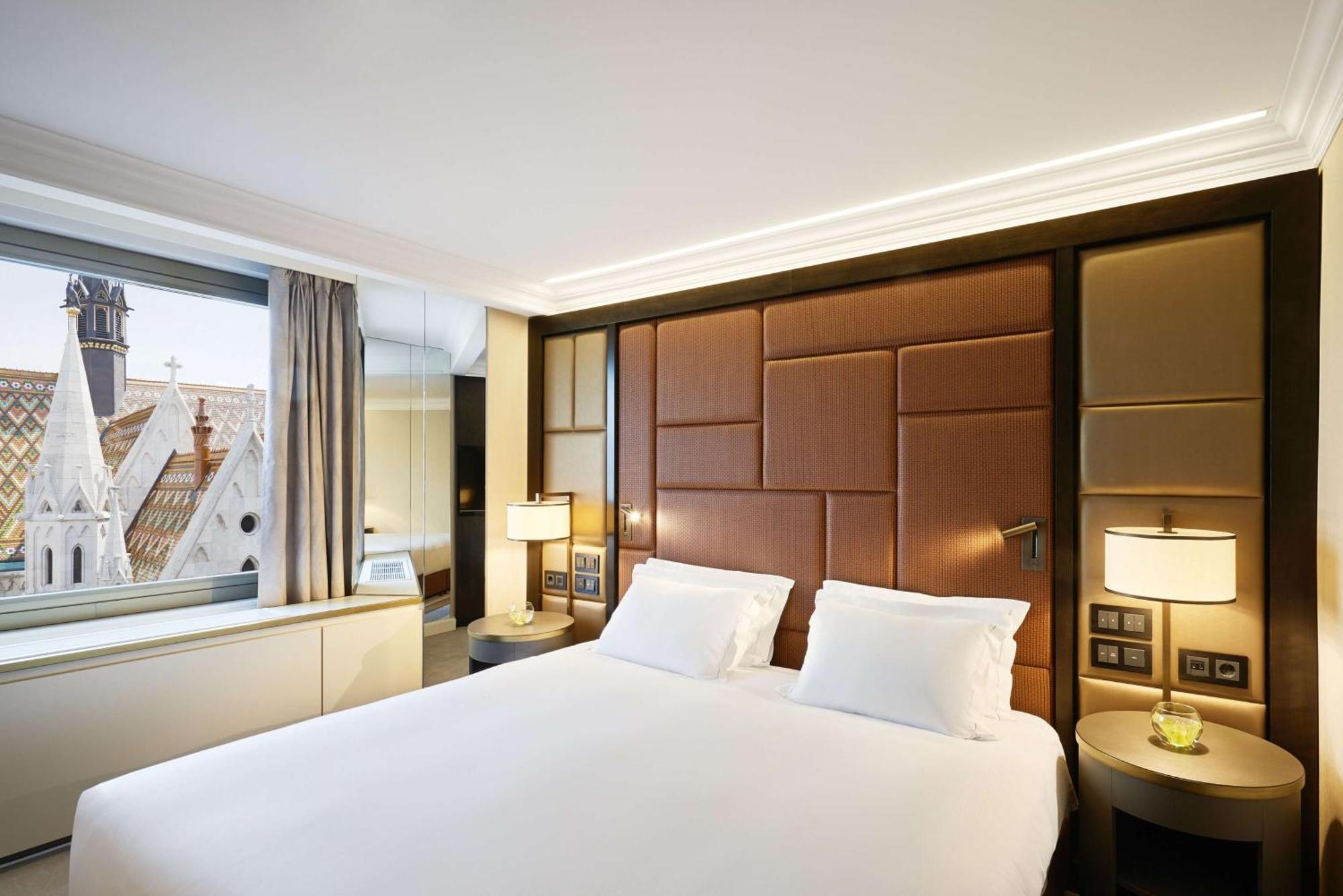 Hilton Budapesta Exterior foto A bedroom at the hotel