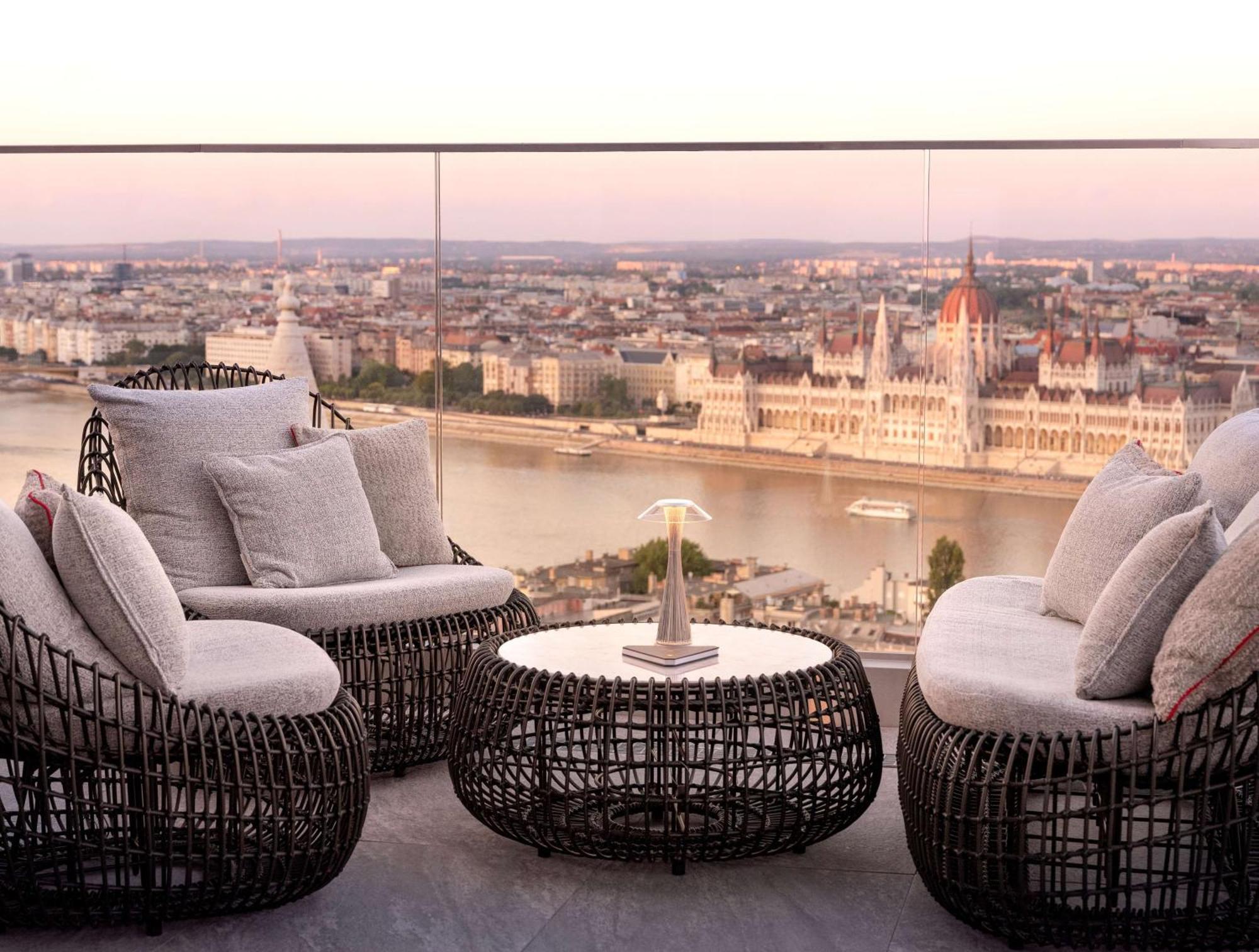 Hilton Budapesta Exterior foto View from the 41 Budapest