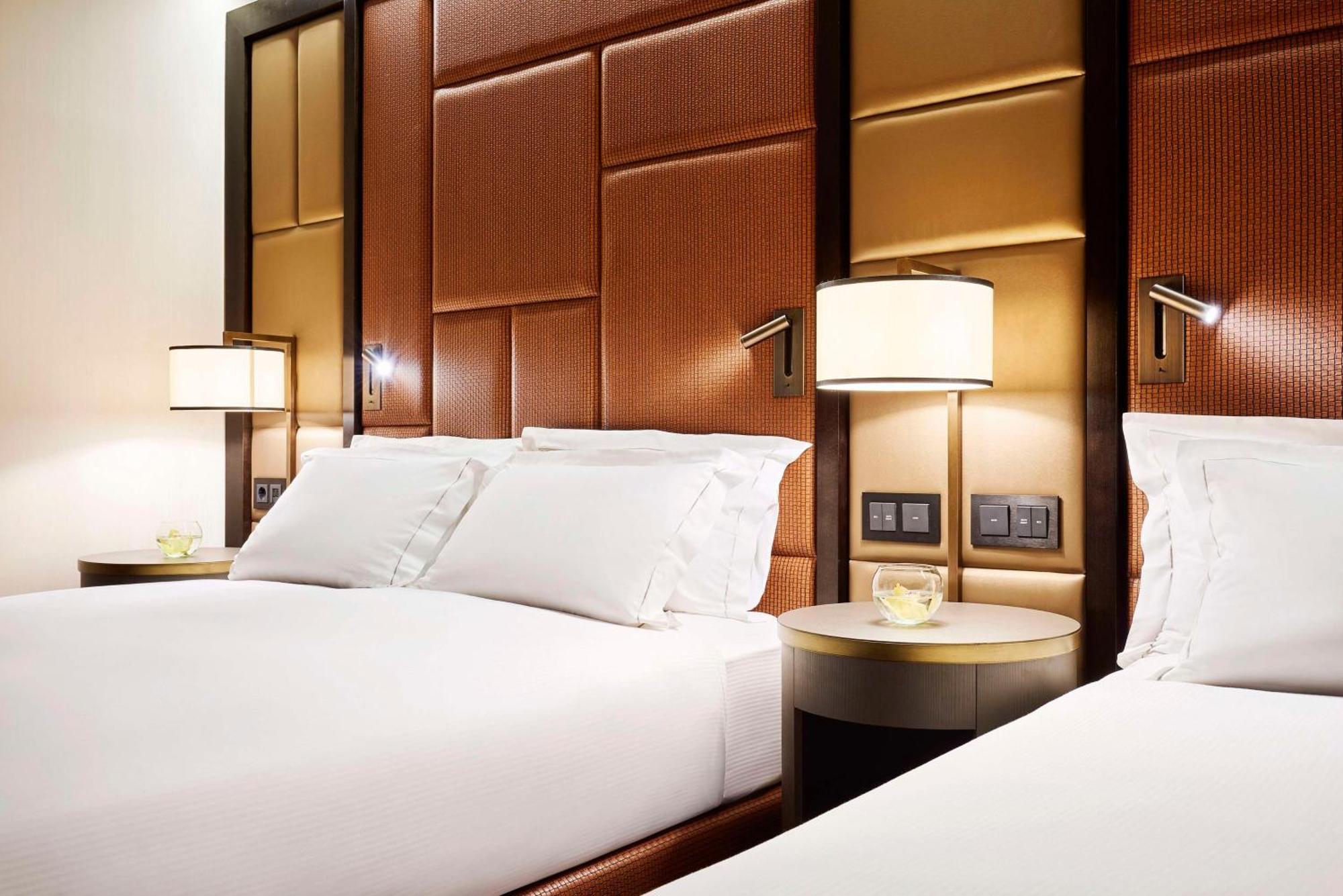 Hilton Budapesta Exterior foto A bedroom at the InterContinental London The O2
