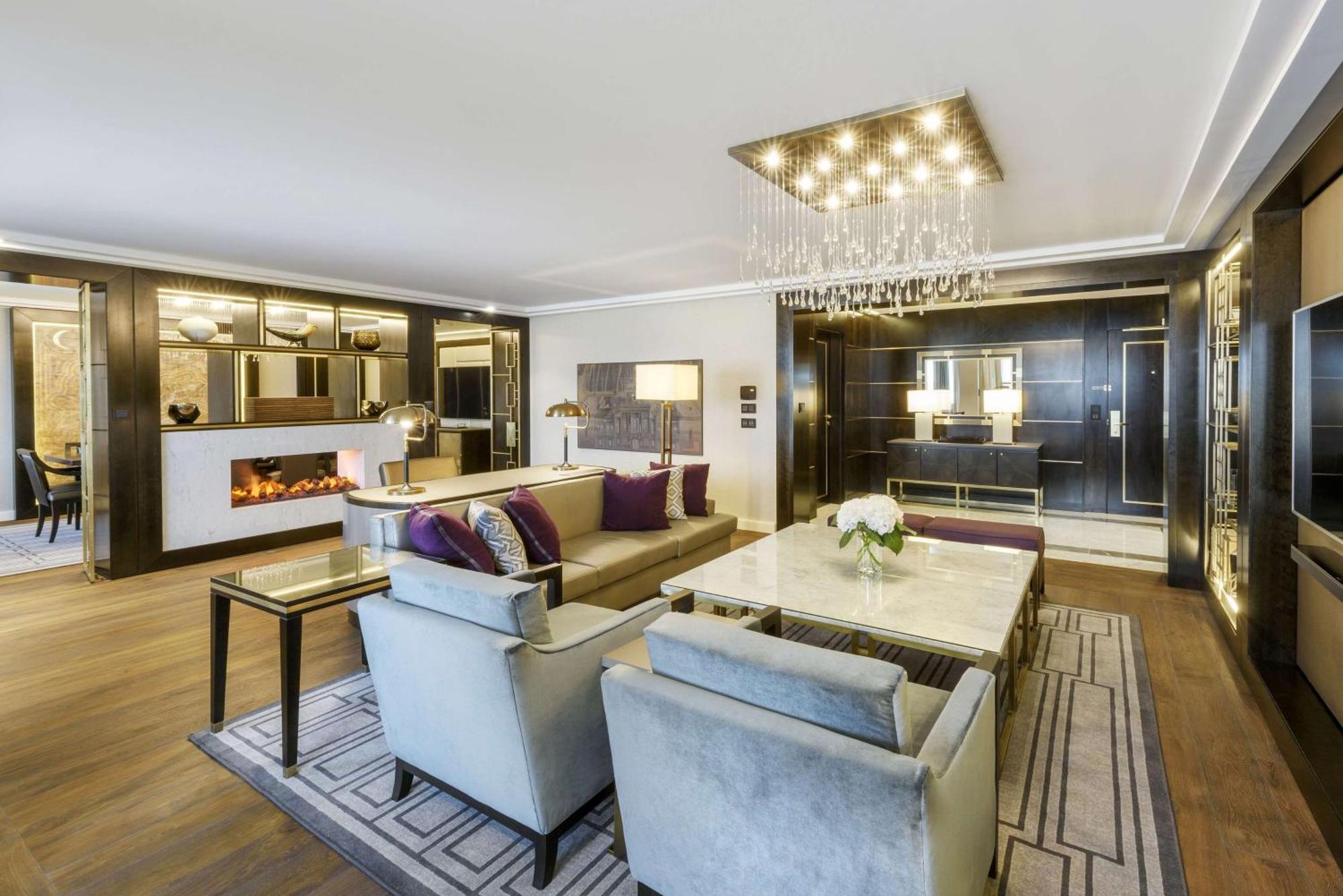 Hilton Budapesta Exterior foto The interior of a suite at the Mandarin Oriental